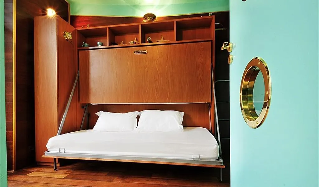 Boat Paris